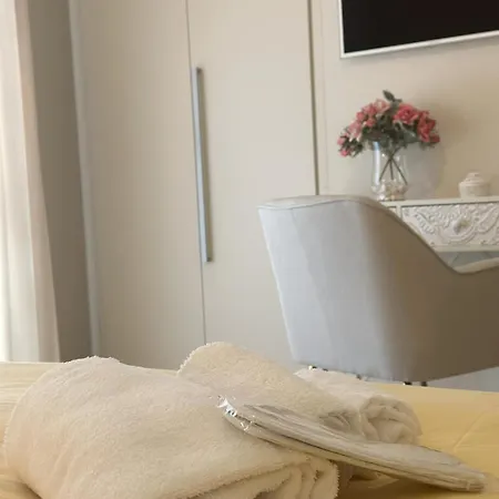 Apartament Versomare House *